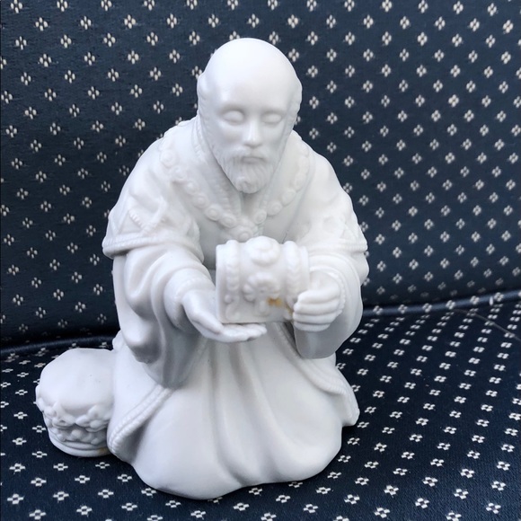 Vintage Avon Nativity Collection Kneeling Magi. - Picture 1 of 3